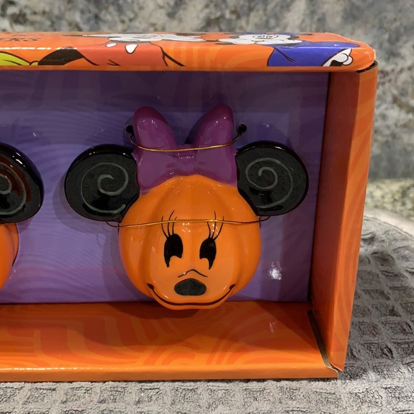 Disney Mickey and Minnie Ceramic Salt and Pepper Shakers - Picture 3 of 5